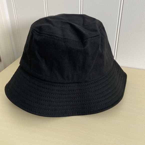 black bucket hat - Picture 2 of 3